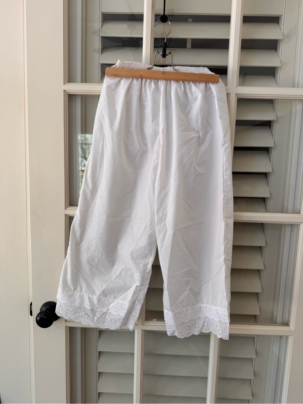 White Girls' Cotton Lace-Trim Bloomers - Classic Comfort
